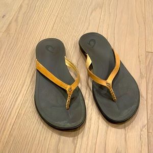 Women’s size 7 Olukai Ho‘ōpio Leather flip flops
